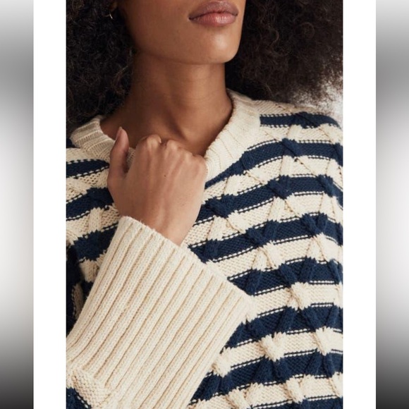 NWOT Madewell Cable-Knit Oversized Sweater in Stripe - Medium - Ivory and Navy - Picture 4 of 10
